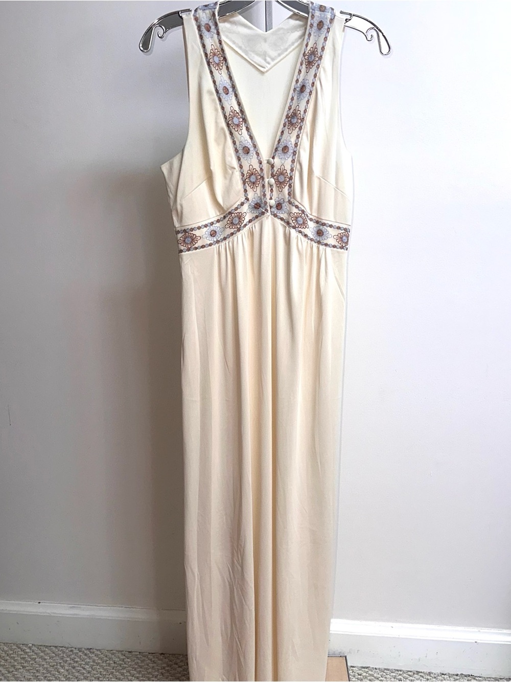 1970s Formfit Roger’s Embroidered boho peignoir set